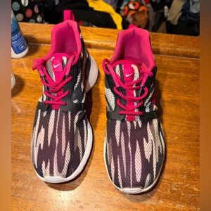 Nike Roshe One Flight Weight Sneakers Girls Size 5.5Y